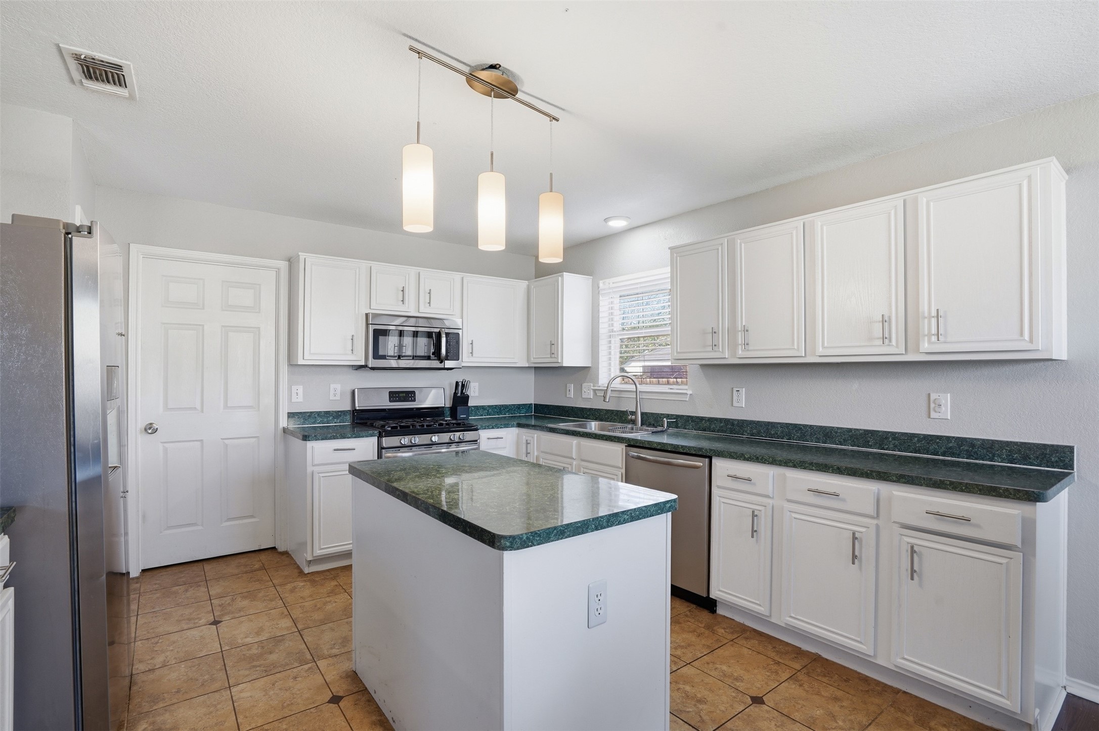 1026 Meadowbend Drive Cedar Hill TX 75104