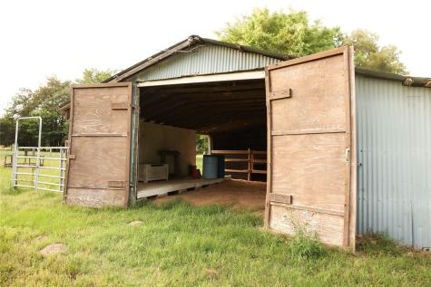 213 County Road 2320 Telephone TX 75488