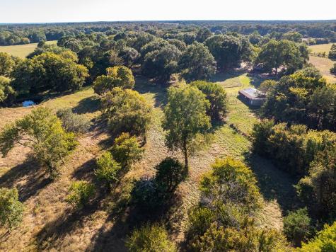 213 County Road 2320 Telephone TX 75488