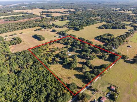 213 County Road 2320 Telephone TX 75488