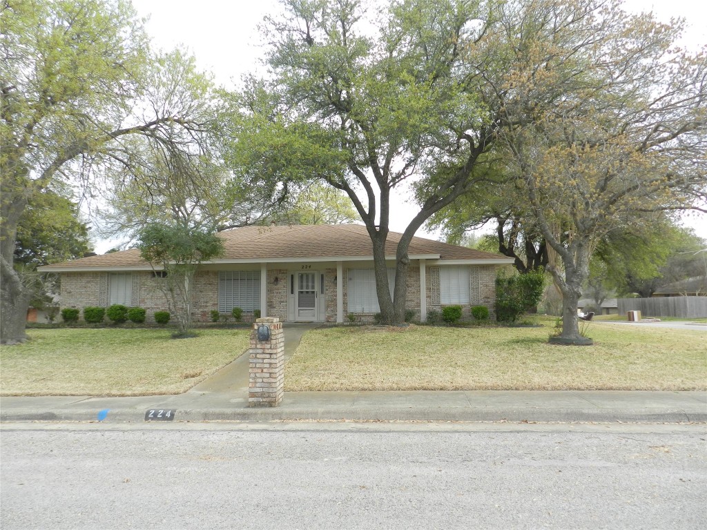 224 Squirebrook Drive Desoto TX 75115