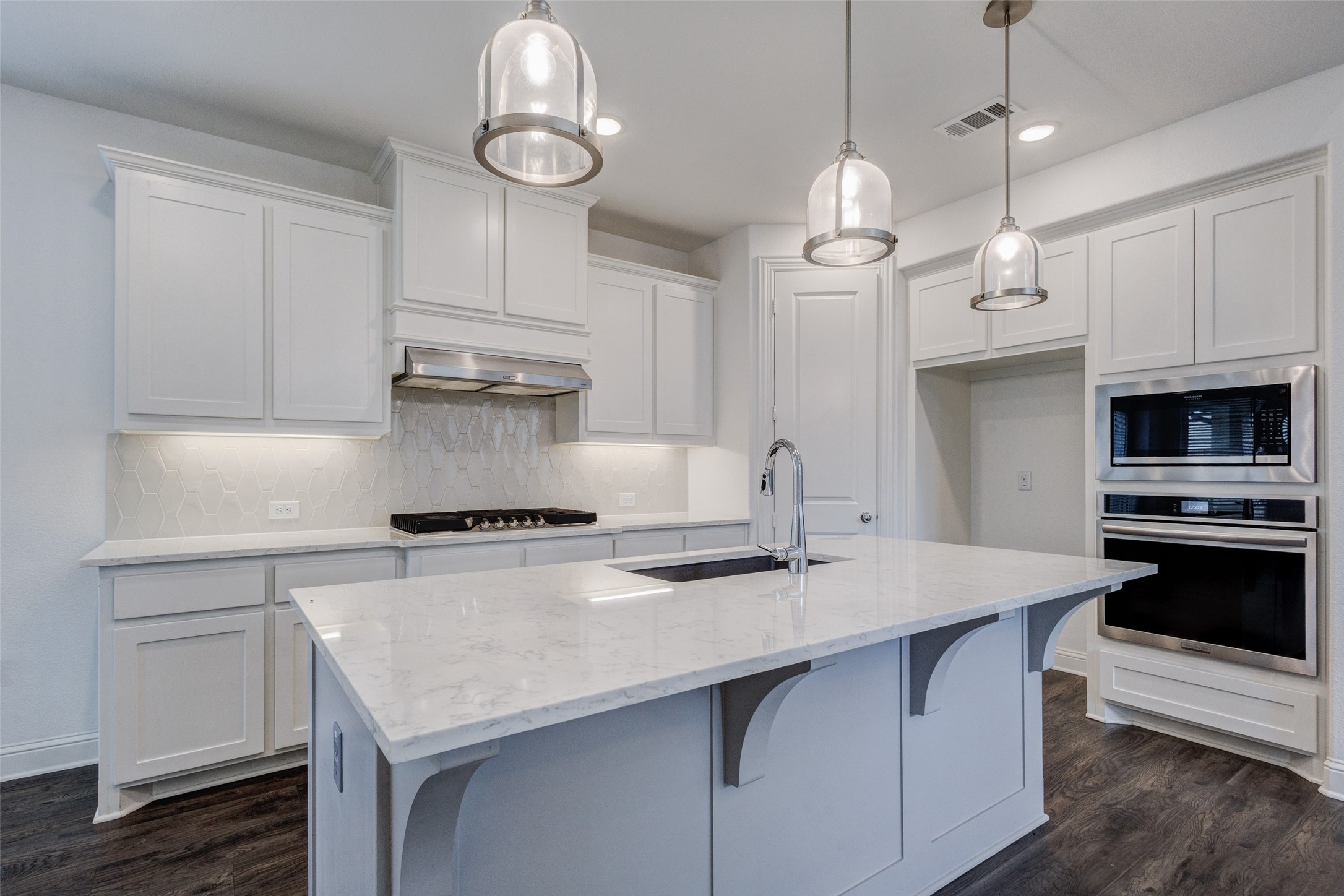 1435 Eden Valleywood Way Arlington TX 76005