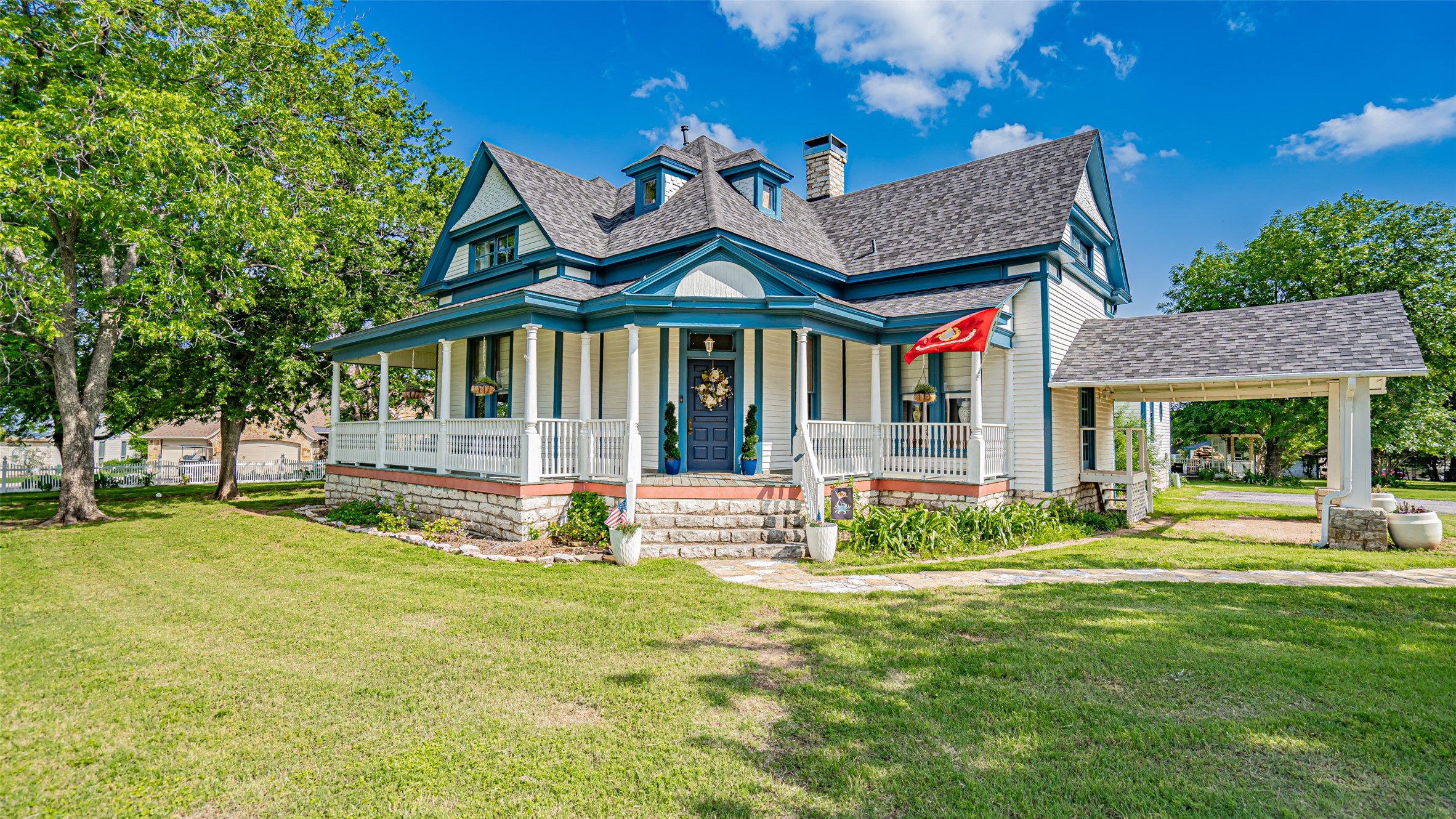 511 S Baker Street Granbury TX 76048
