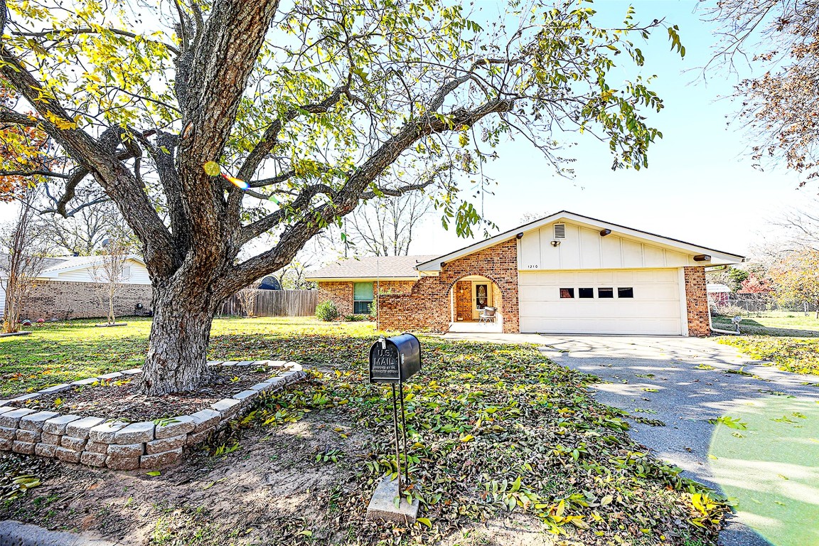 1210 Zahara Street Bowie TX 76230