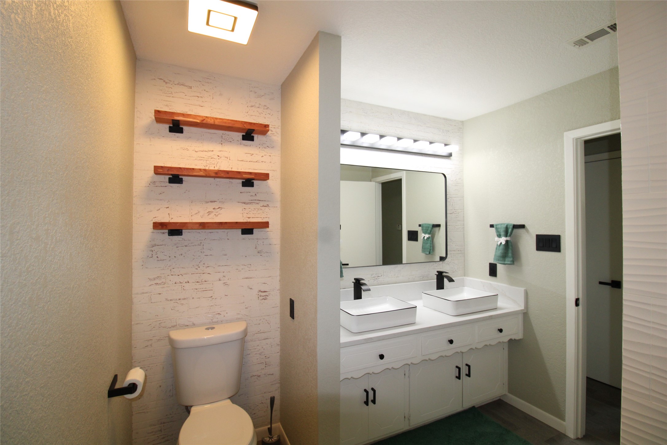 818 E Clinton Athens TX 75751