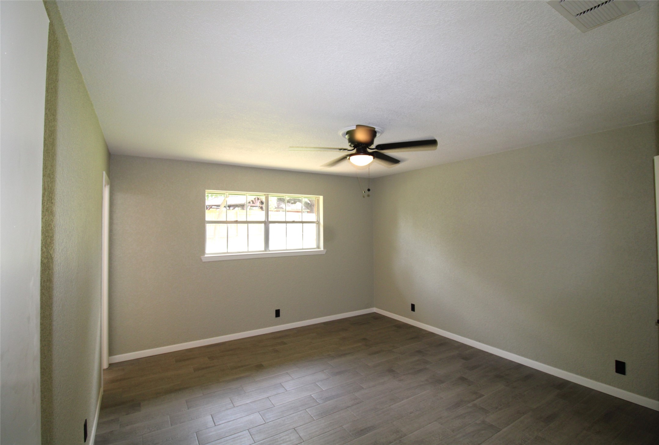 818 E Clinton Athens TX 75751