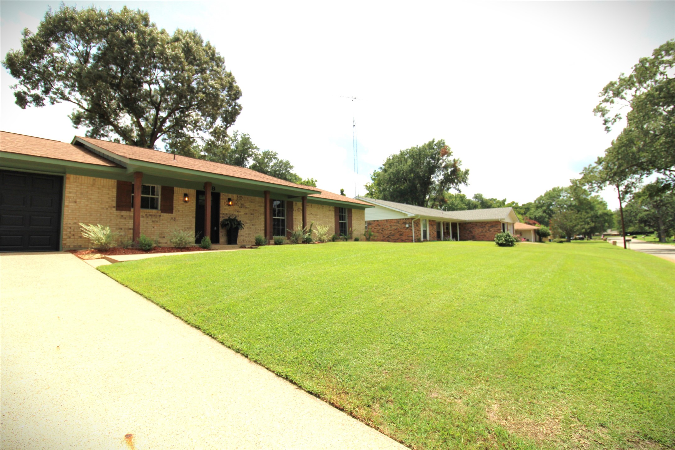 818 E Clinton Athens TX 75751