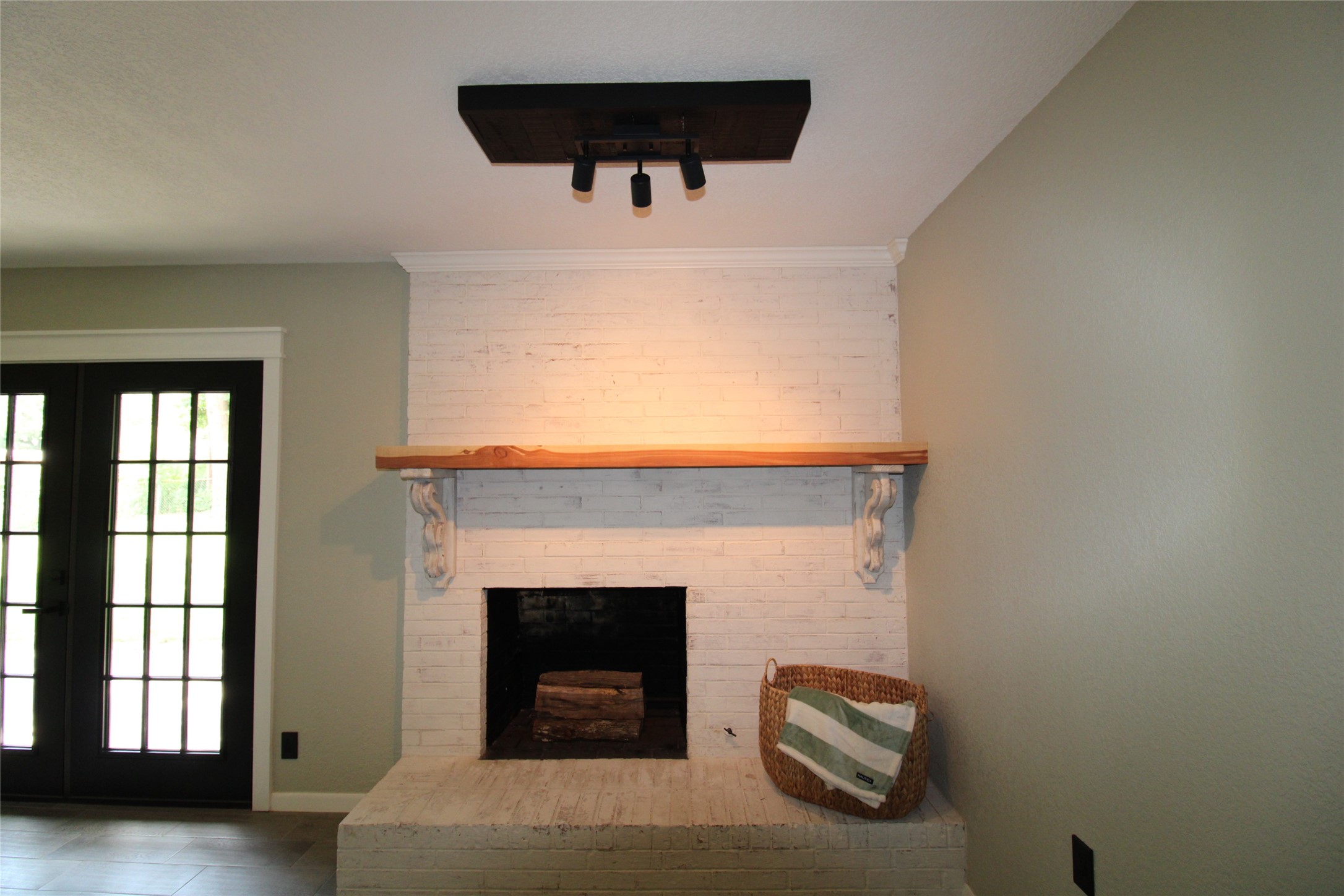 818 E Clinton Athens TX 75751