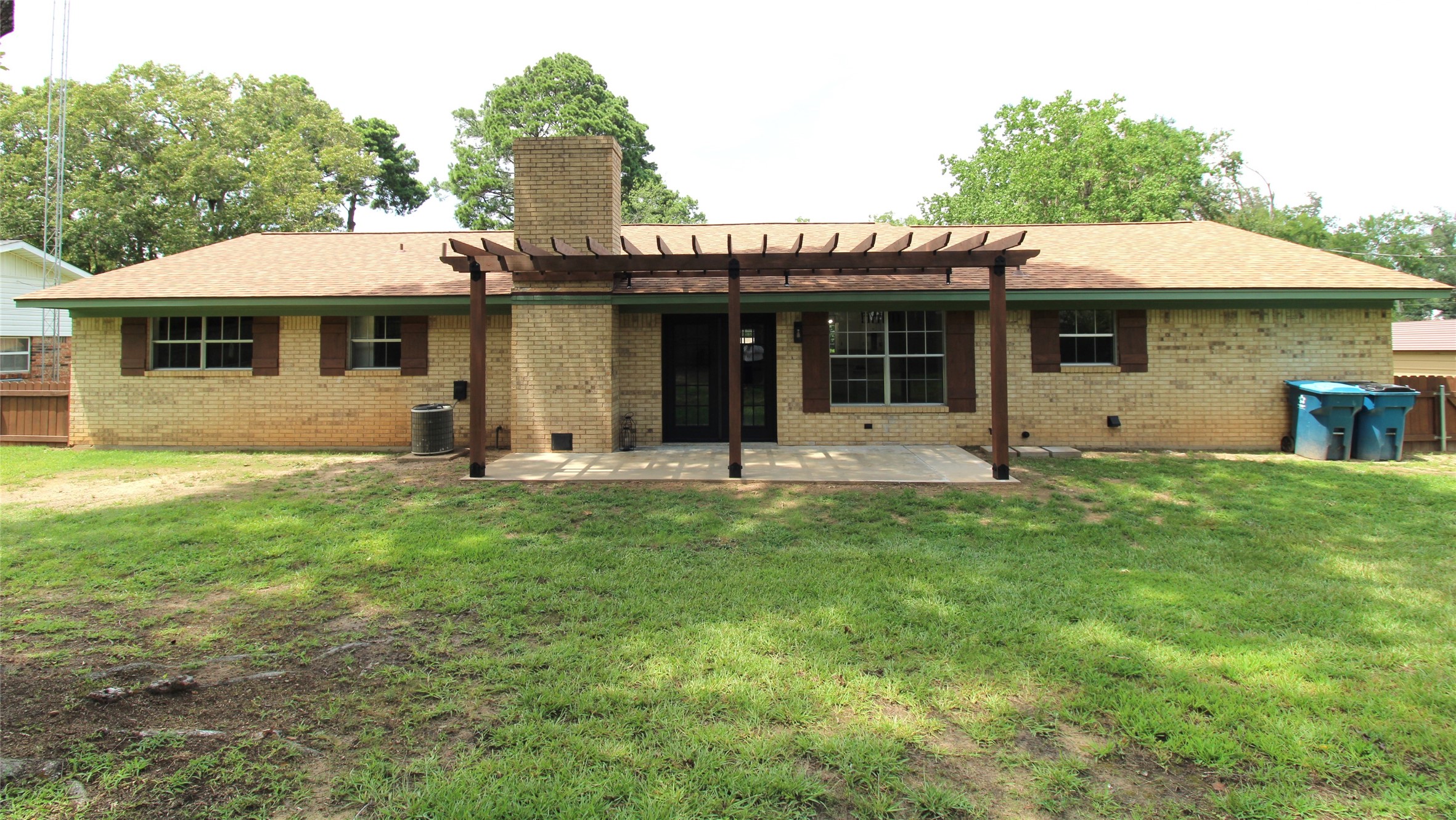 818 E Clinton Athens TX 75751