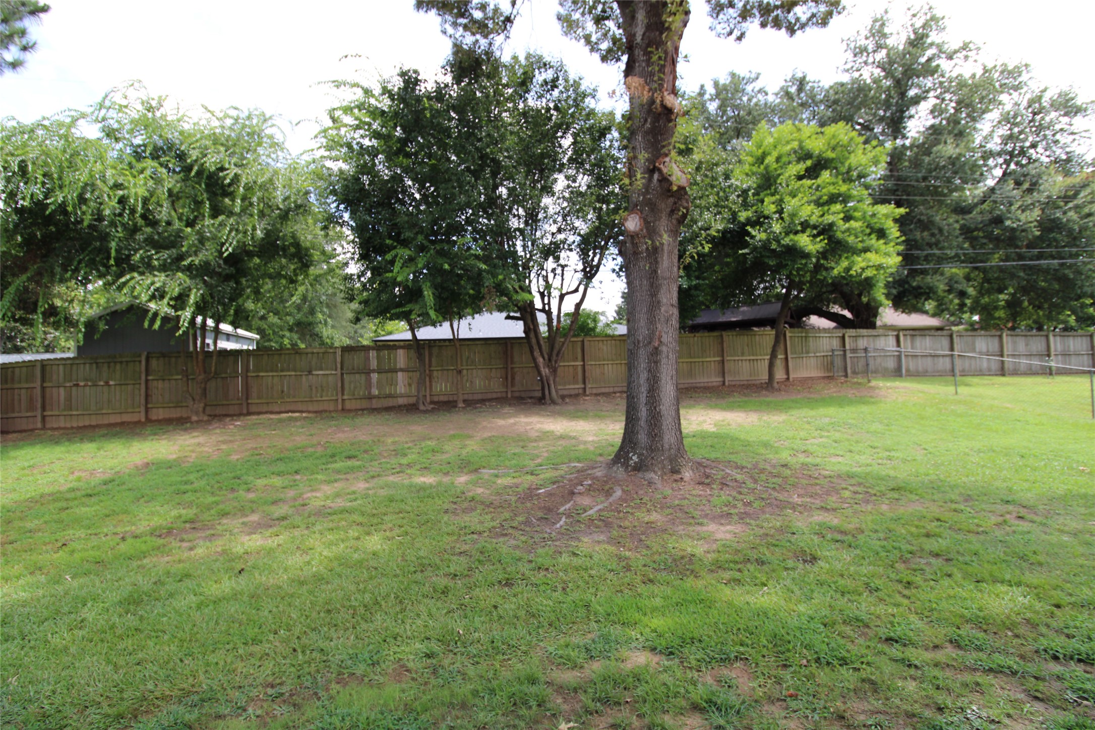 818 E Clinton Athens TX 75751