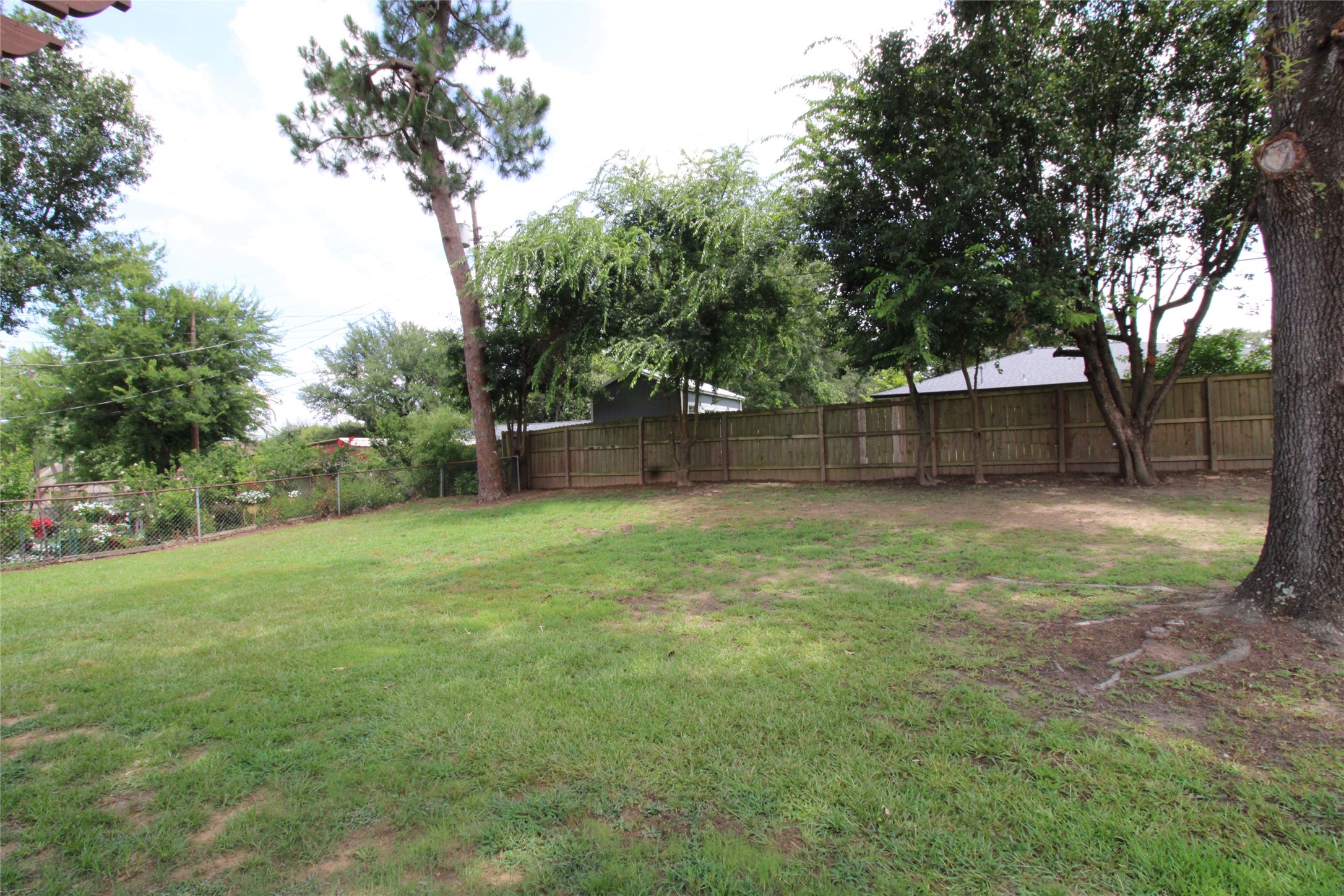 818 E Clinton Athens TX 75751