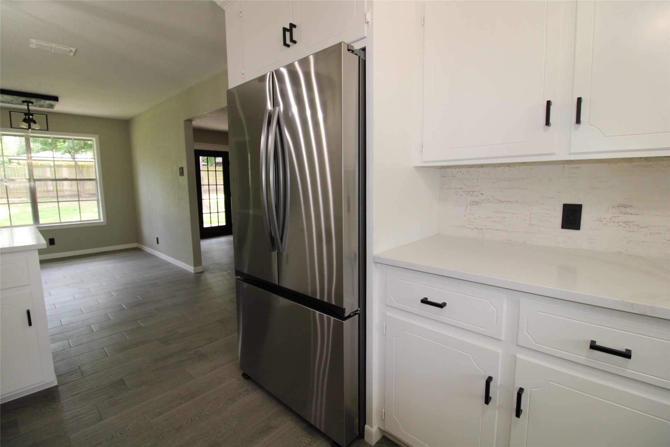 818 E Clinton Athens TX 75751