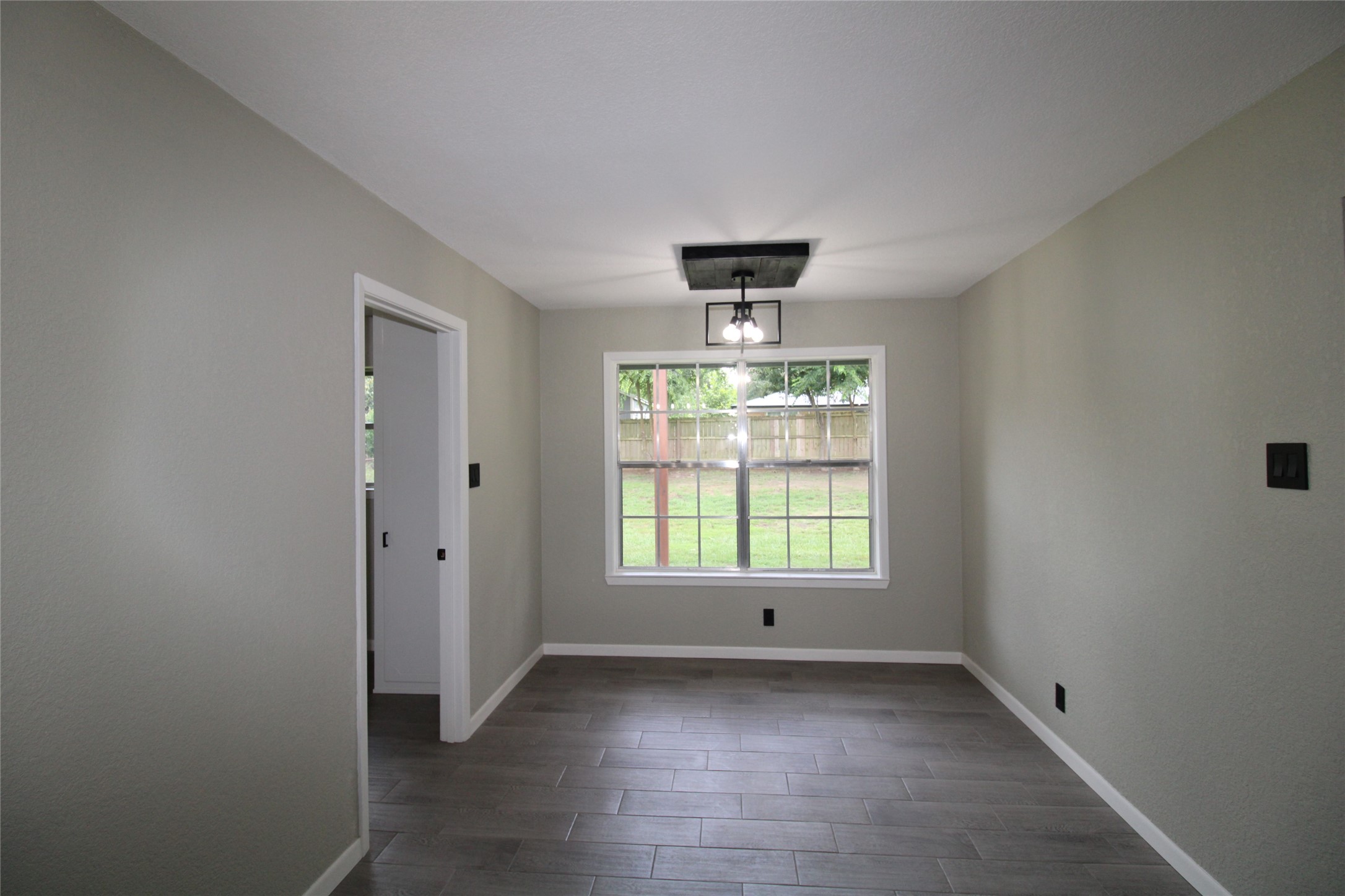 818 E Clinton Athens TX 75751
