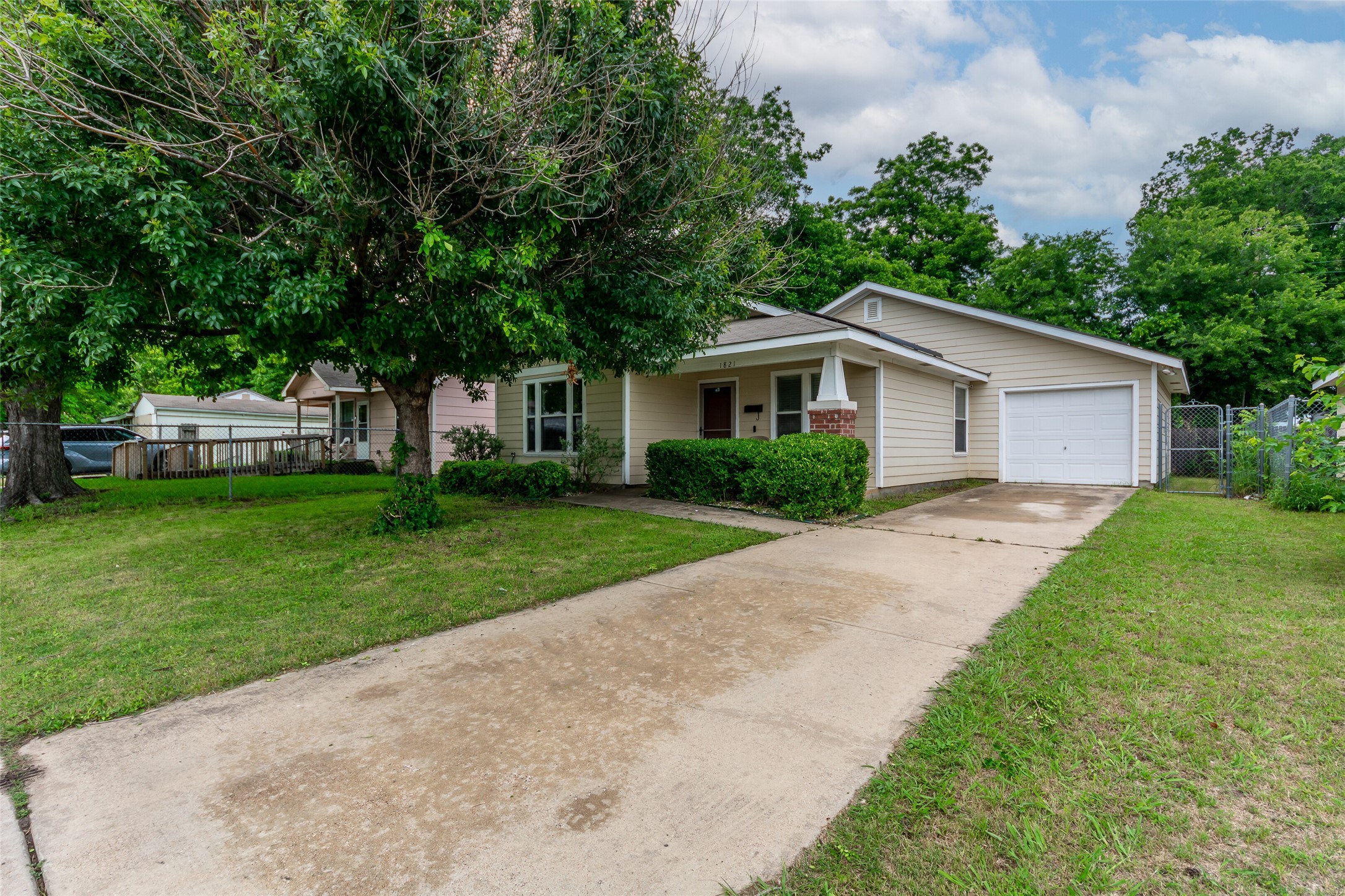 1821 Glenmore Avenue Fort Worth TX 76102
