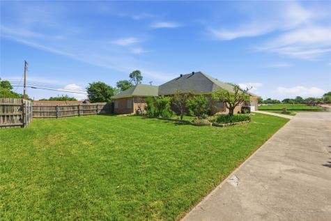 7451 Stonybrooke Drive North Richland Hills TX 76182