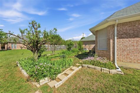7451 Stonybrooke Drive North Richland Hills TX 76182
