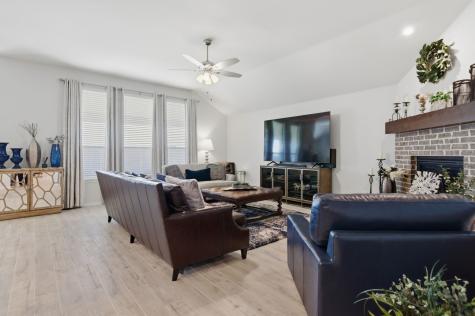 420 Basalt Drive Azle TX 76020
