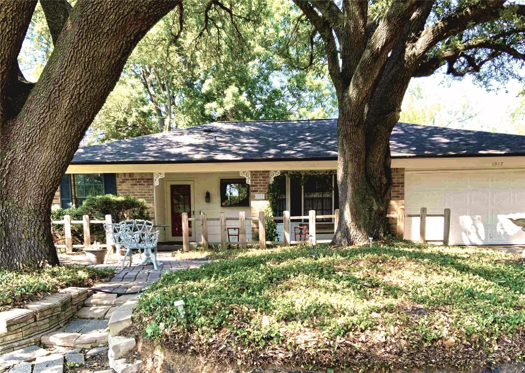 1917 Penbrook Drive Arlington TX 76015