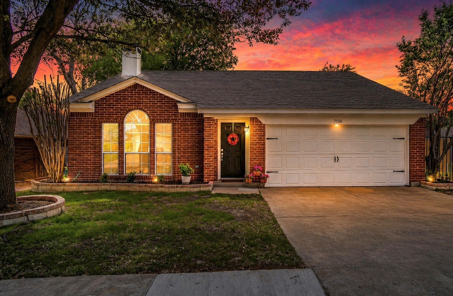 7104 Summerset Drive Benbrook TX 76126