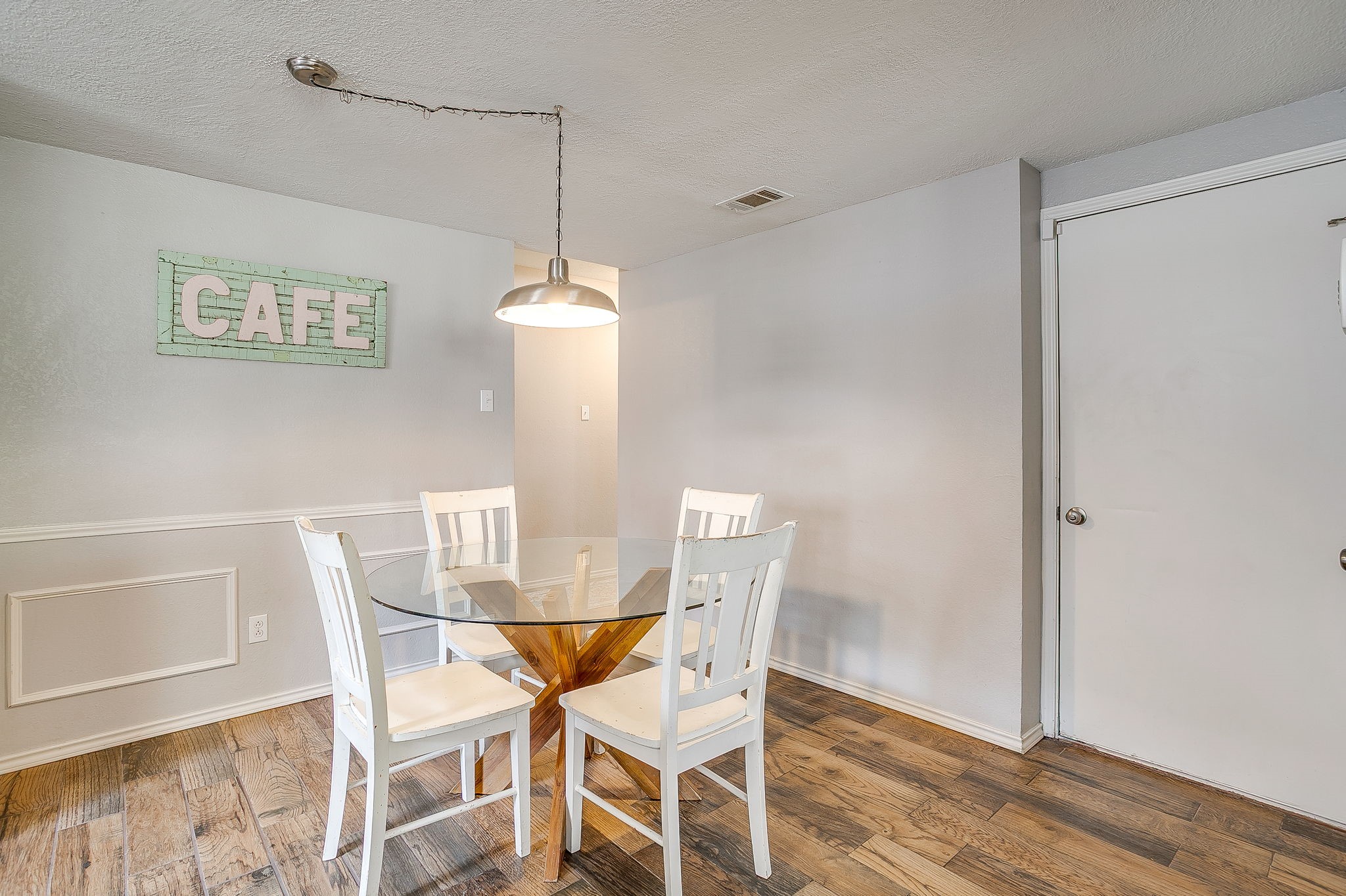 7104 Summerset Drive Benbrook TX 76126