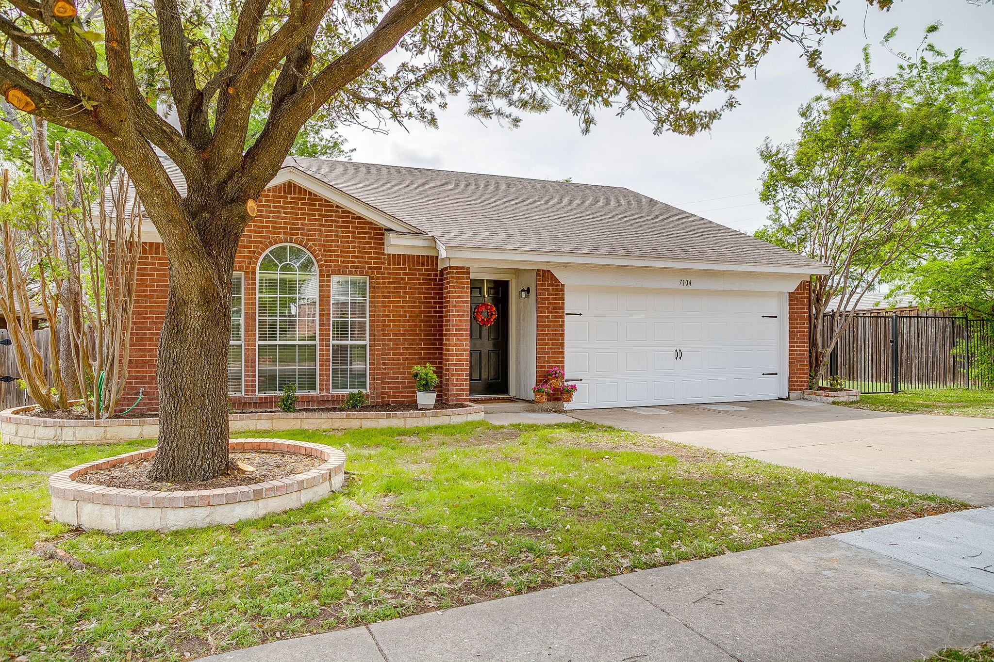 7104 Summerset Drive Benbrook TX 76126