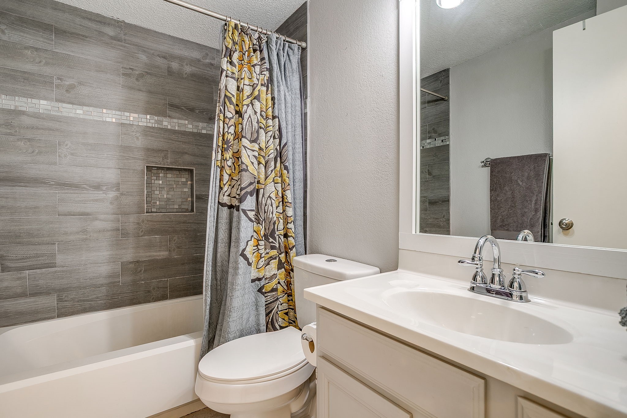 7104 Summerset Drive Benbrook TX 76126