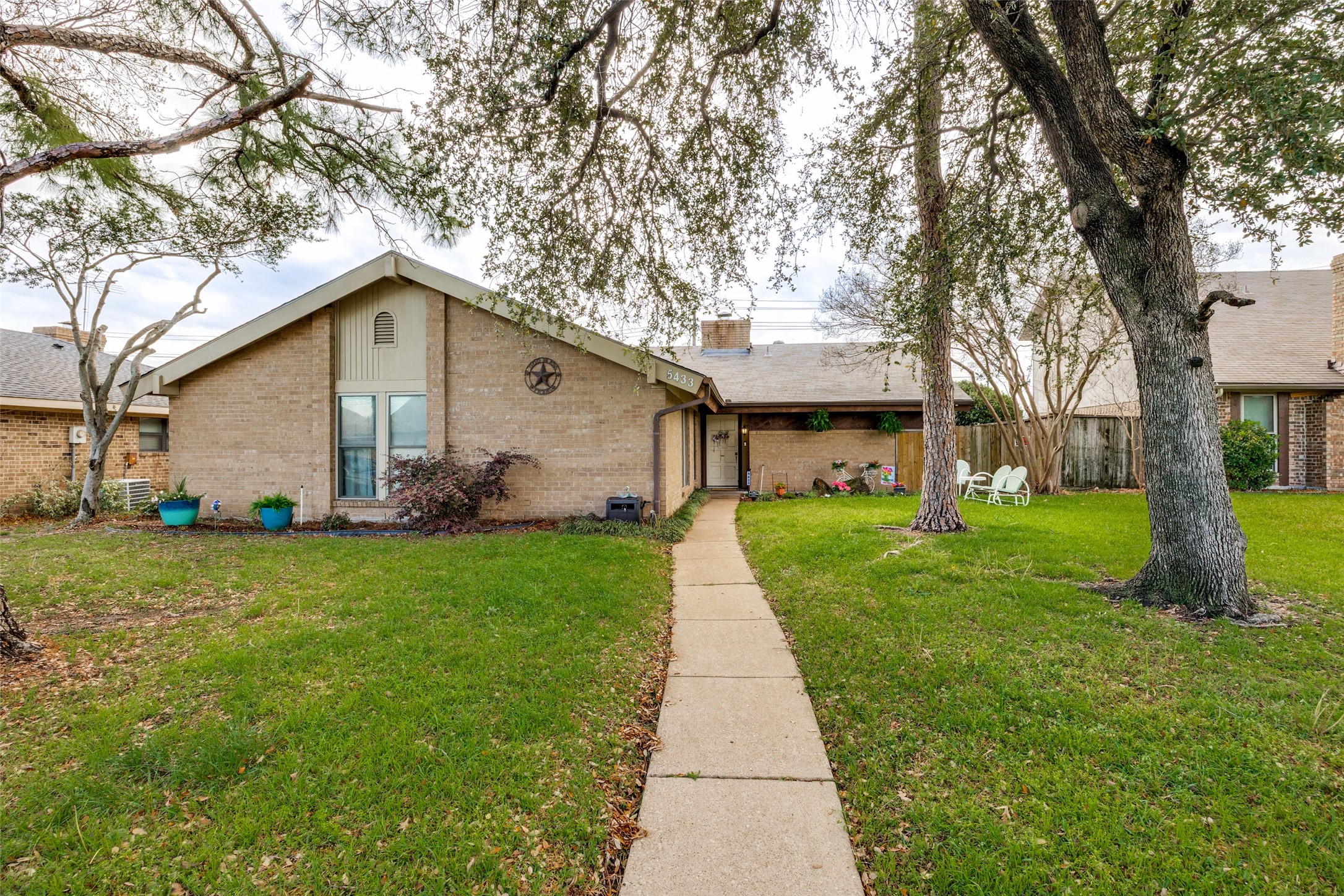 5433 Barcelona Drive Garland TX 75043