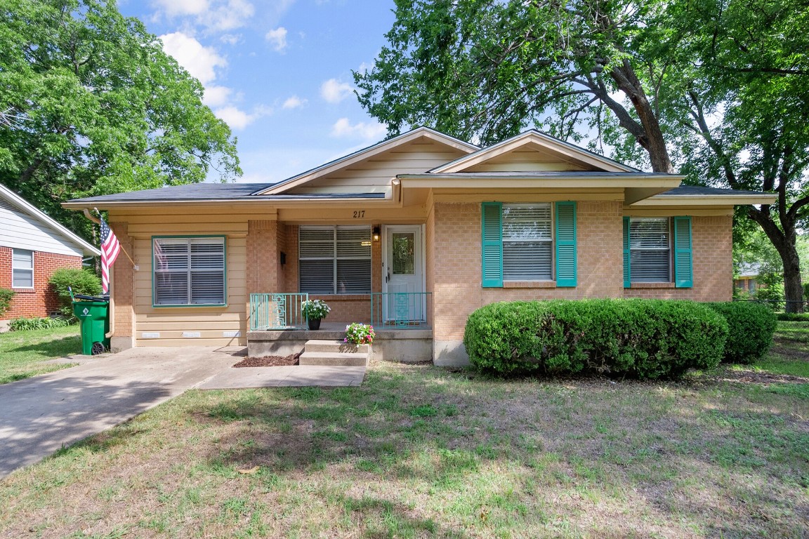 217 Charlotte Avenue Waxahachie TX 75165