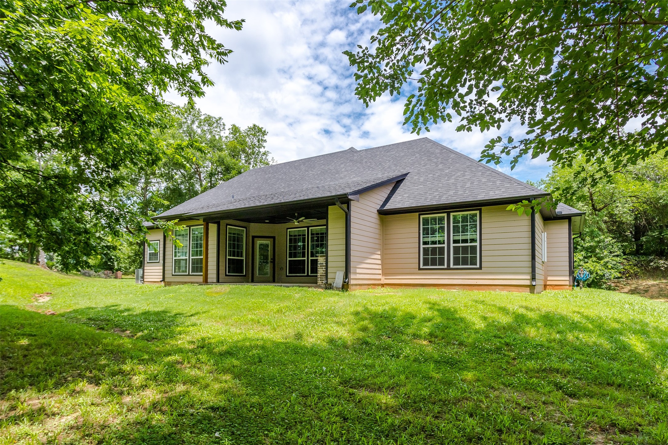 1028 W Day Street Denison TX 75020