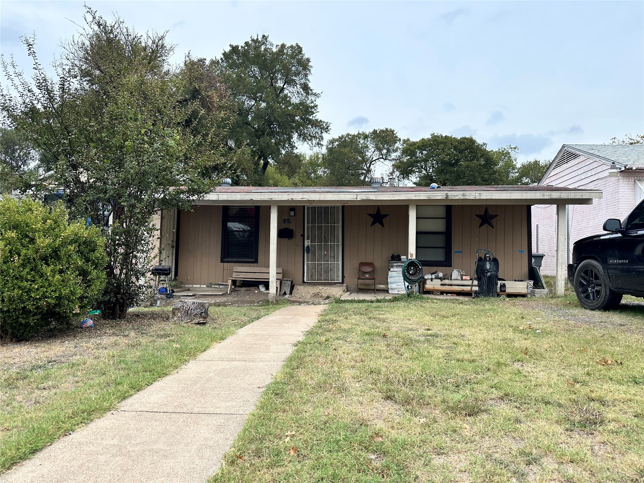 1307 Neptune Road Dallas TX 75216