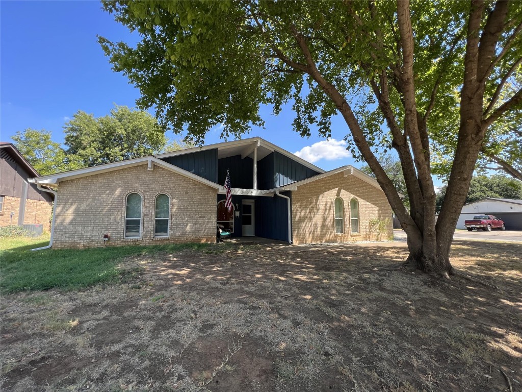 439 Lynnewood Avenue Burleson TX 76028