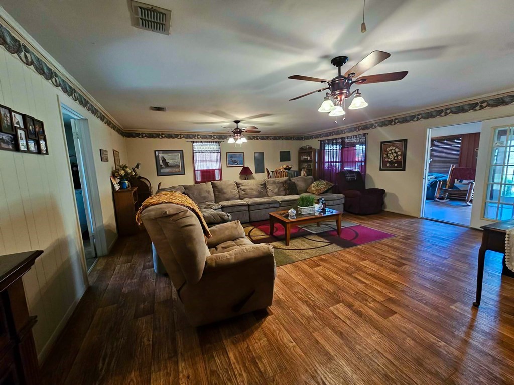 517 An County Road 147 Palestine TX 75801