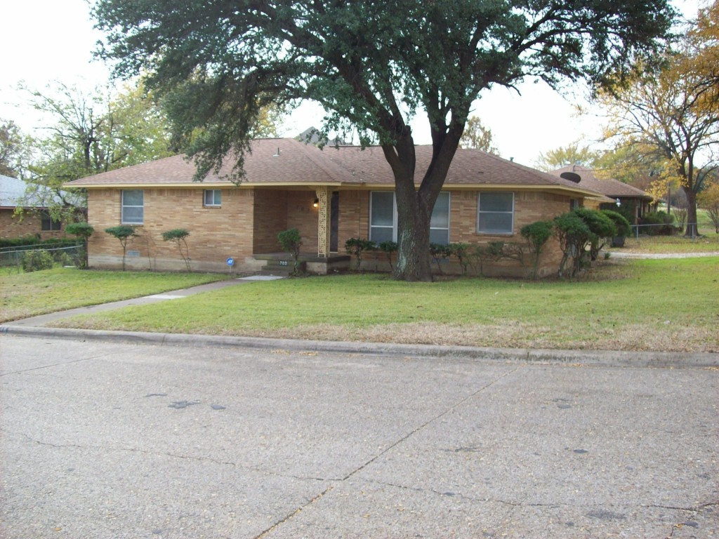 702 Foxboro Lane Dallas TX 75241