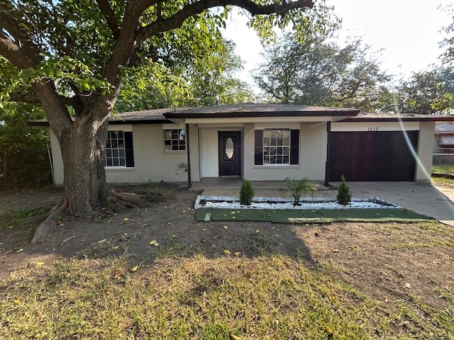 1513 Oakbrook Court Lancaster TX 75134