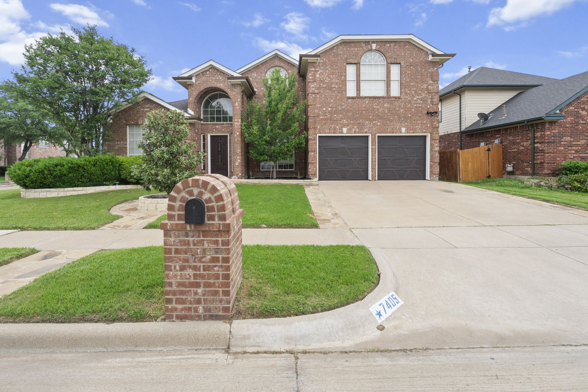 7405 Amsterdam Lane Arlington TX 76002