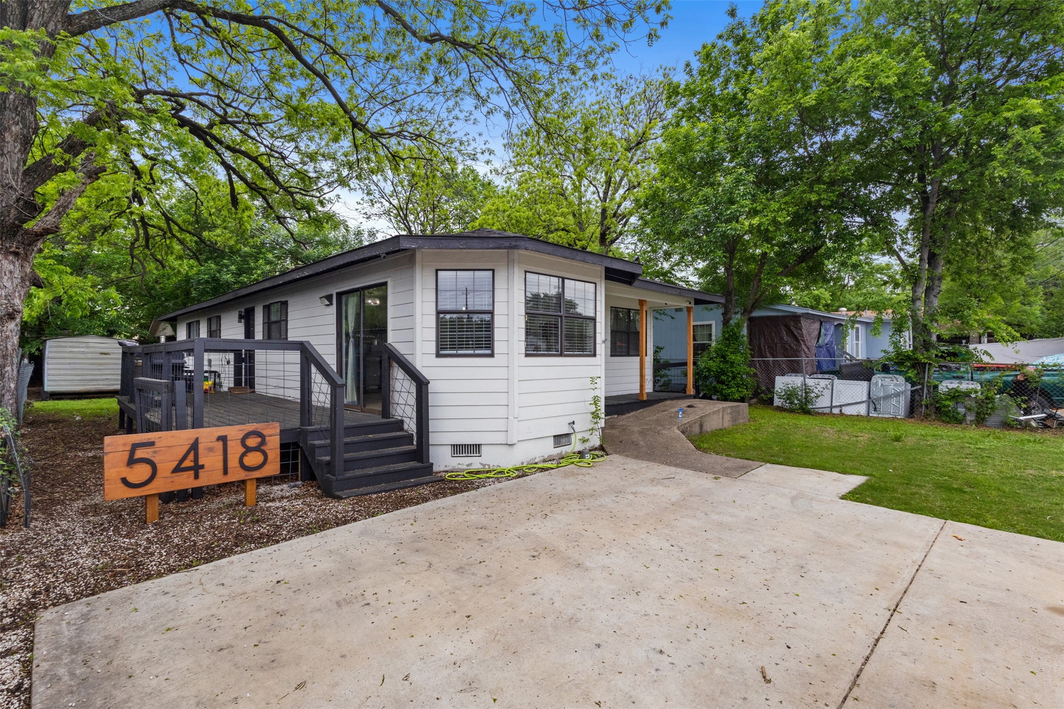 5418 Singleton Boulevard Dallas TX 75212