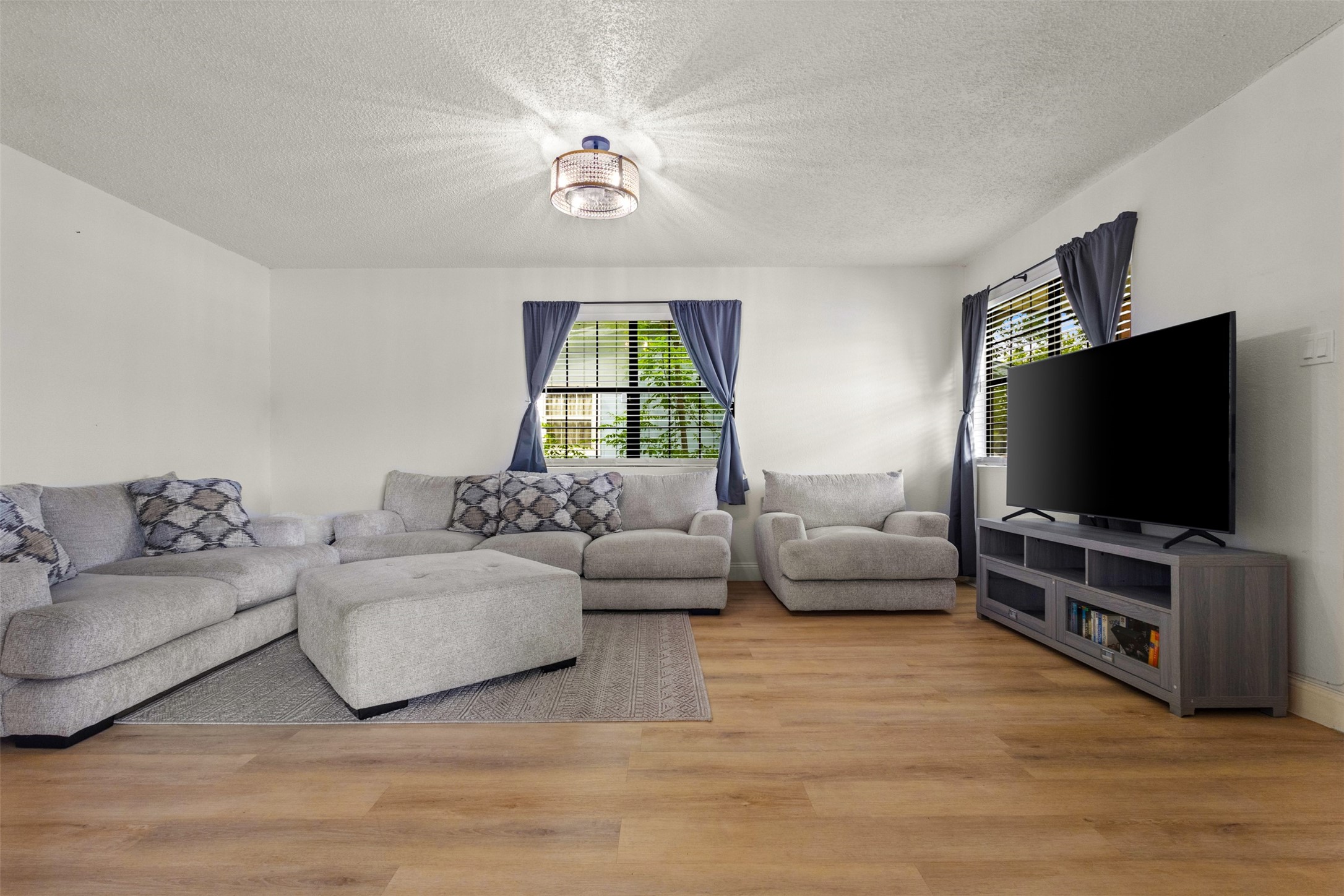 5418 Singleton Boulevard Dallas TX 75212