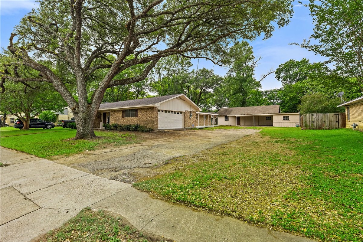 406 N 37th Street Corsicana TX 75110