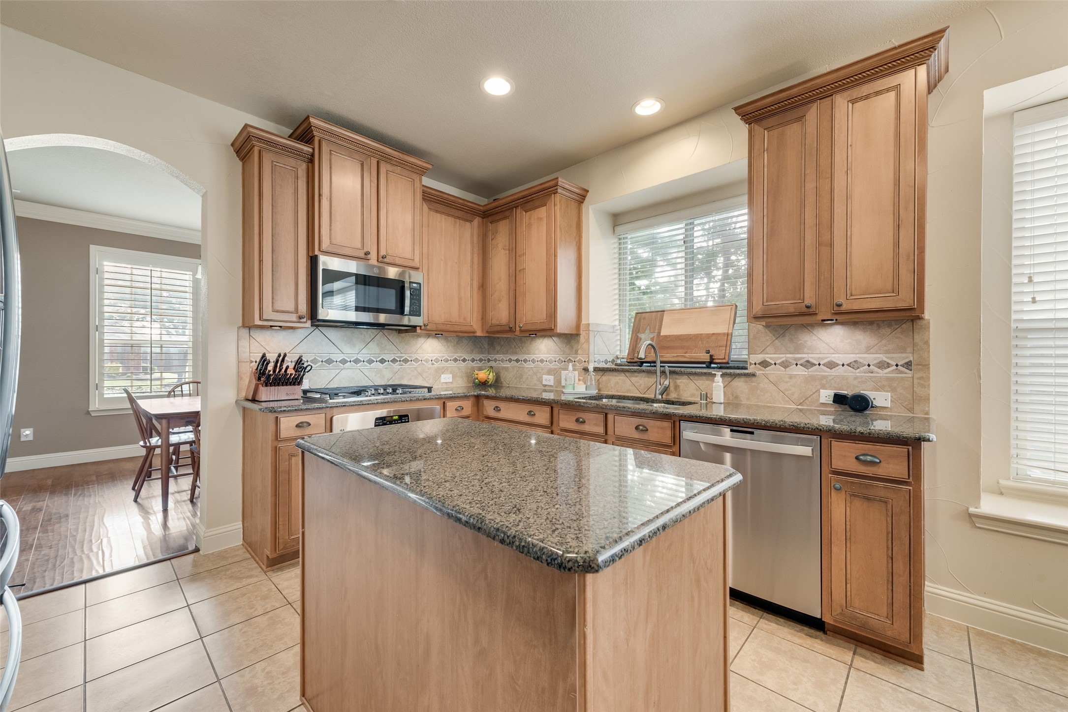 7071 Surfside Lane Grand Prairie TX 75054