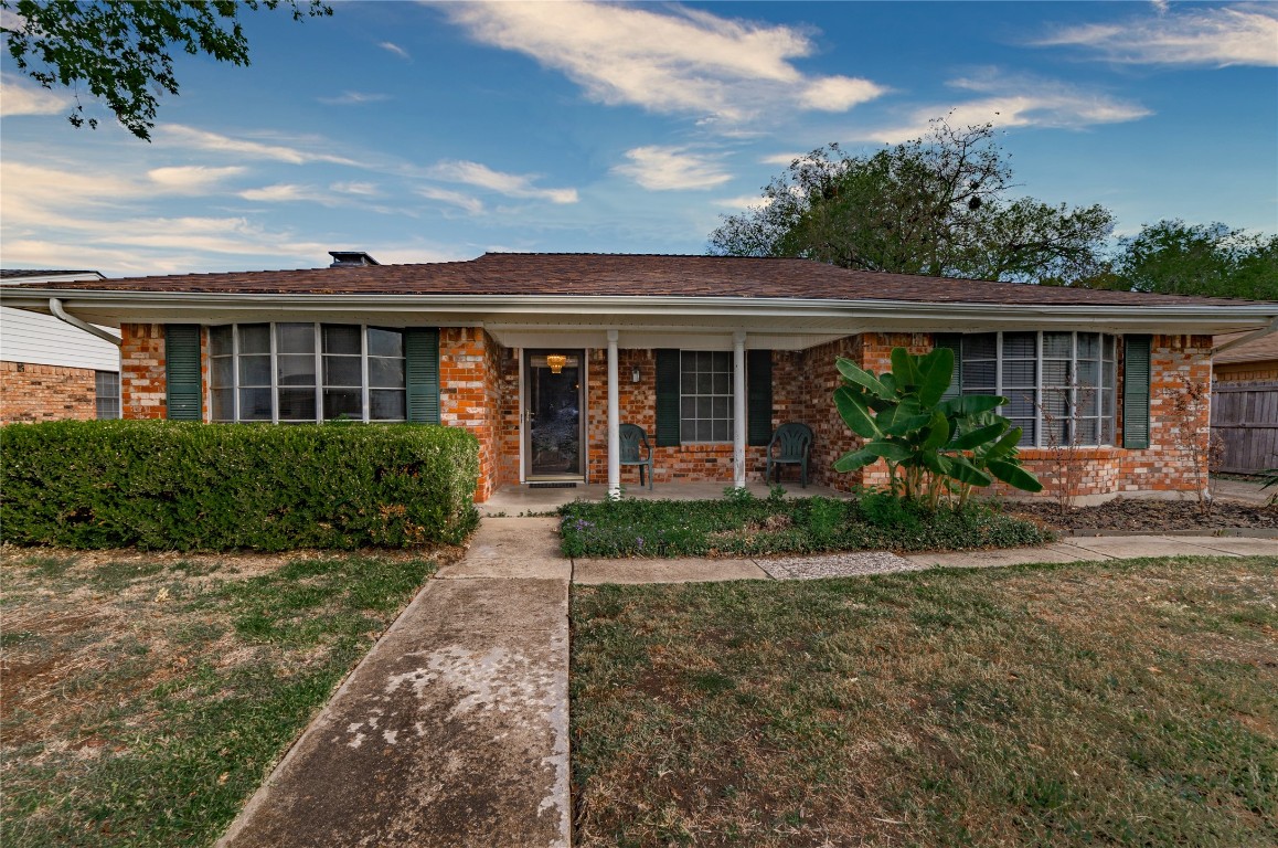 330 Nunez Drive Grand Prairie TX 75051