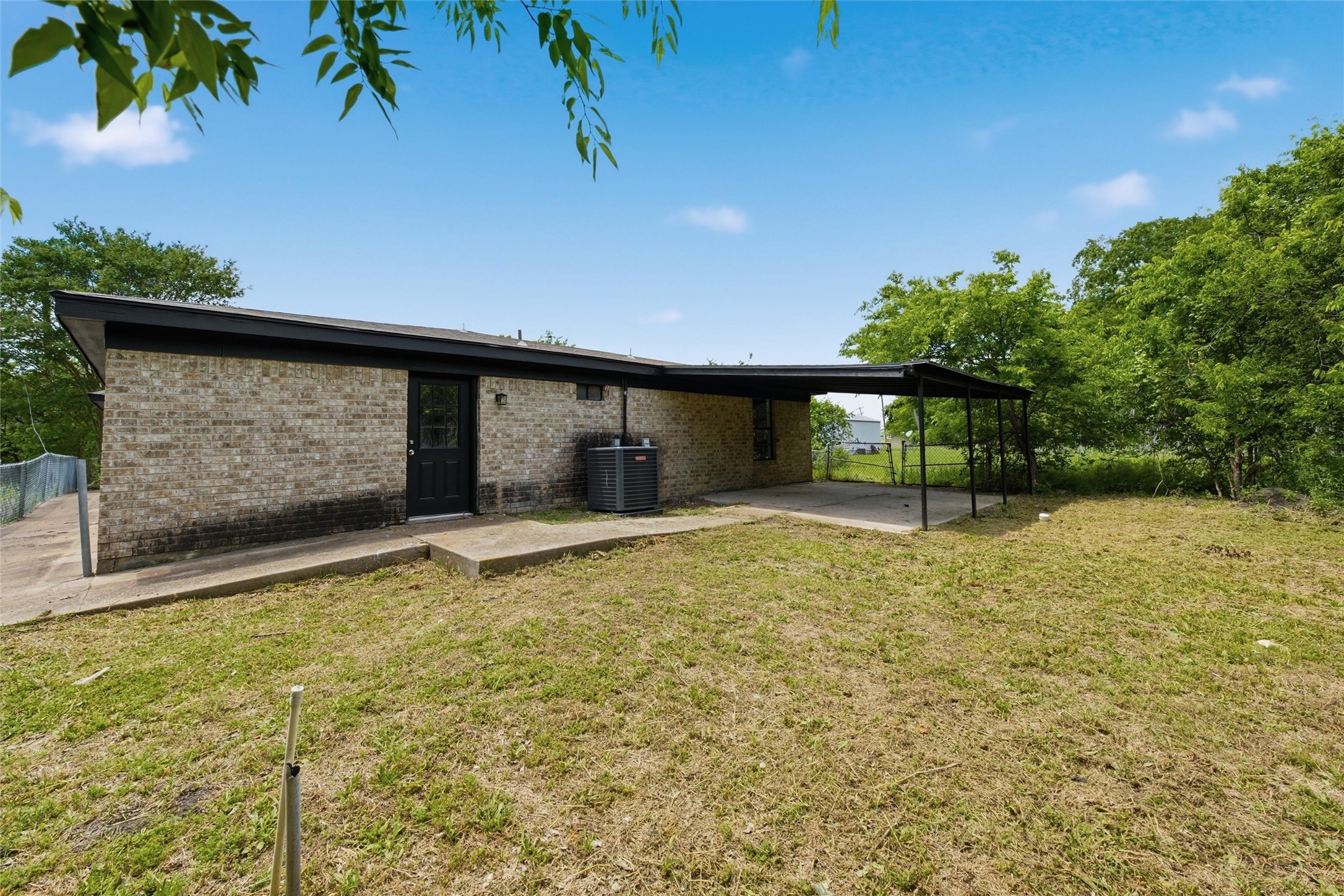 316 N Elm Street Mart TX 76664