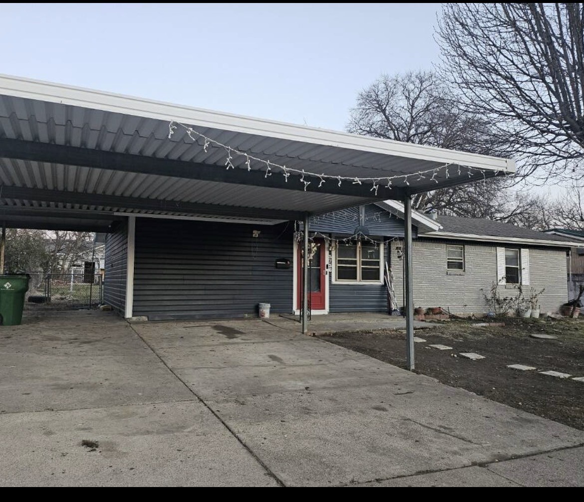 3736 Earle Drive Haltom City TX 76117