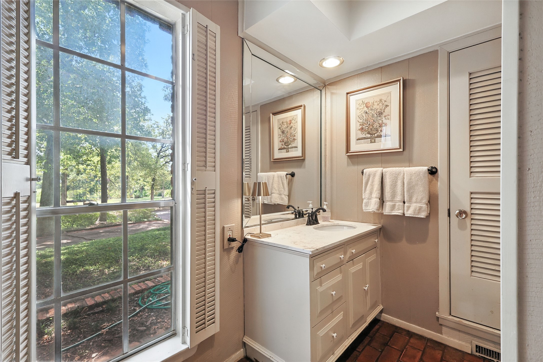 4165 Shady Valley Drive Arlington TX 76013