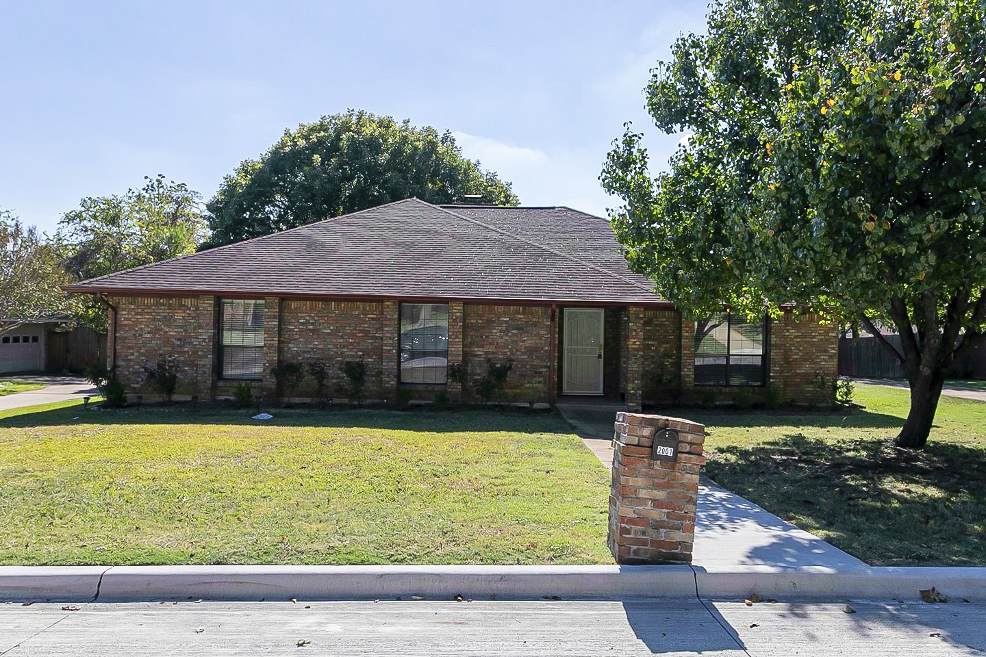 2001 Ola Lane Grand Prairie TX 75050