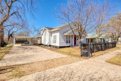 905 NW Main Street Ennis TX 75119
