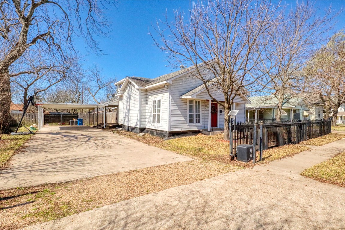 905 NW Main Street Ennis TX 75119