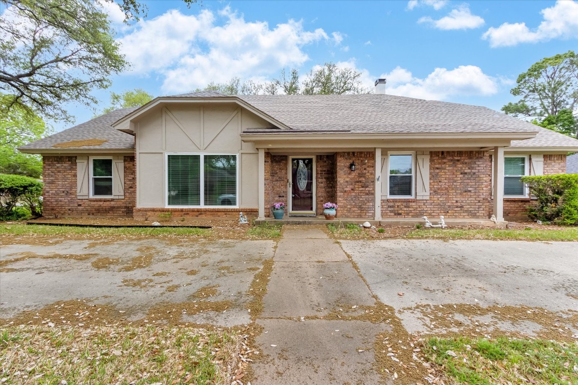 1500 Waltham Court Arlington TX 76012