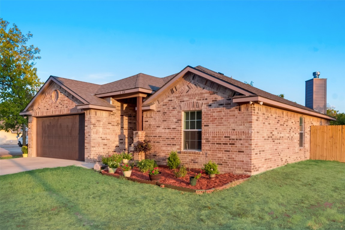 1304 E 1st North Street Kaufman TX 75142