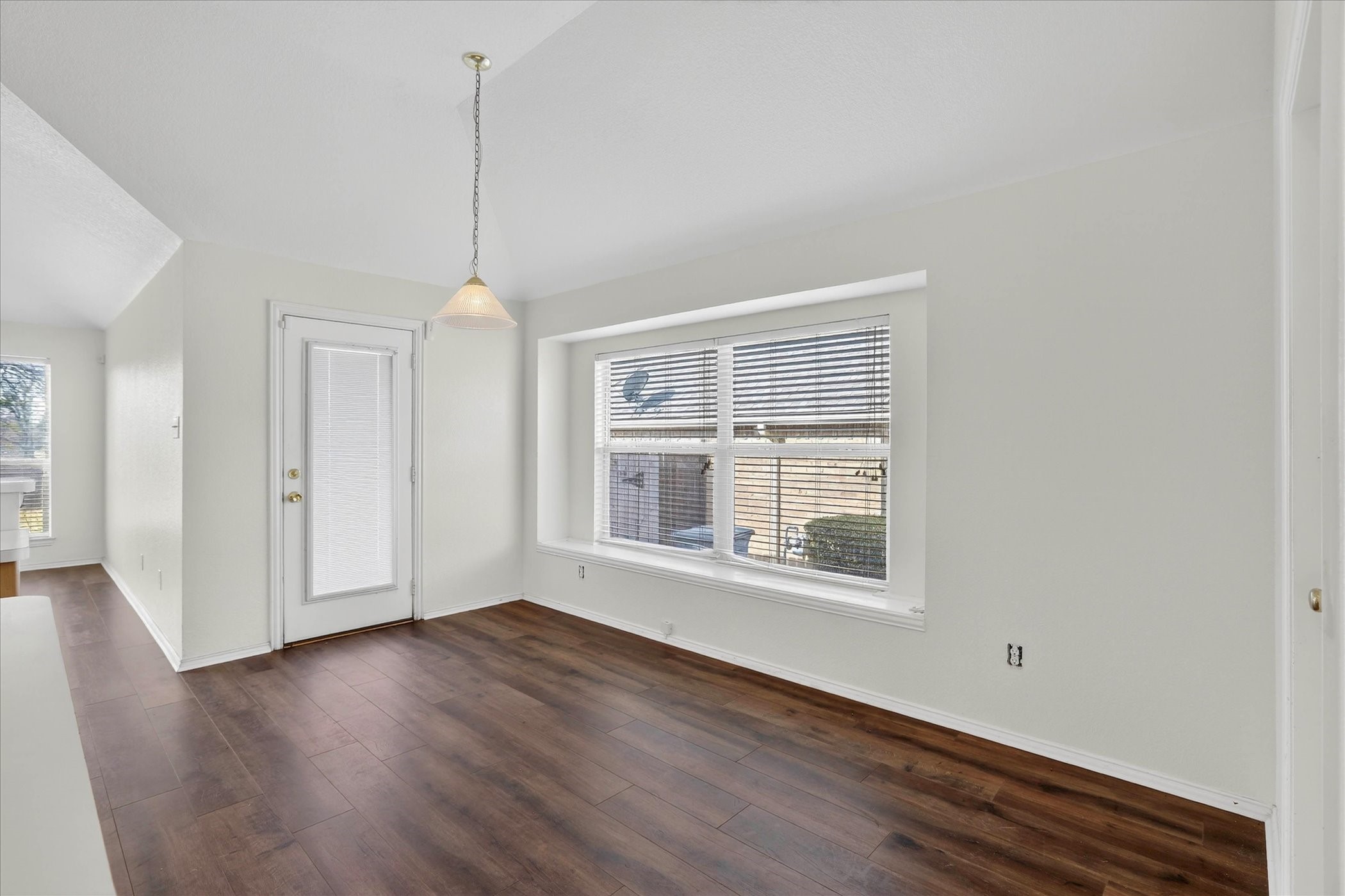 8417 Romanway Drive Dallas TX 75249