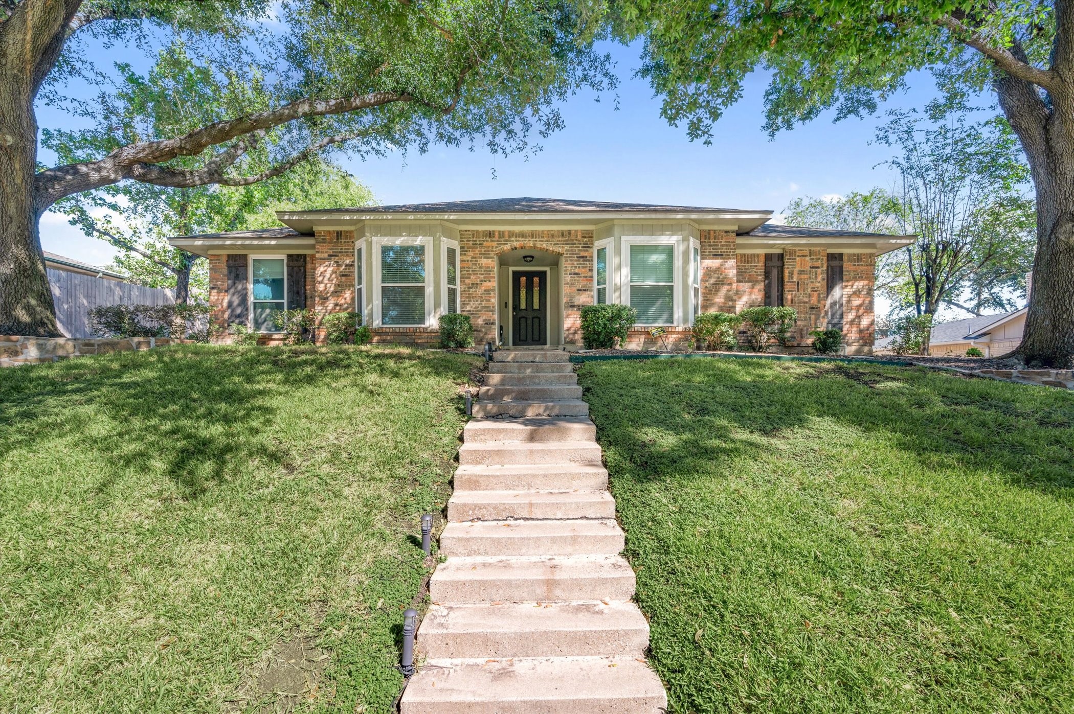 1906 Ola Lane Grand Prairie TX 75050